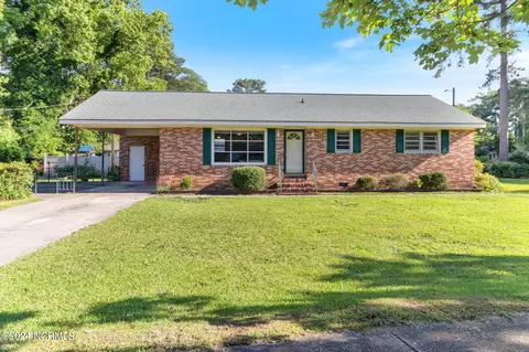 1011 N Gill St, Laurinburg, NC 28352