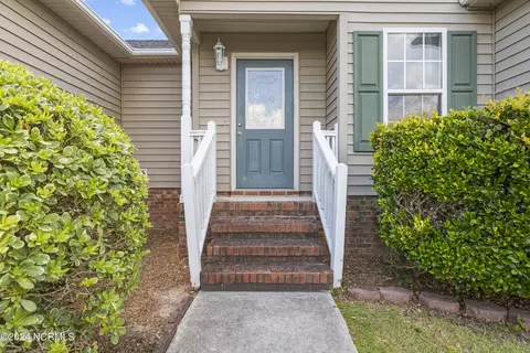 411 Southbridge Dr, Jacksonville, NC 28546
