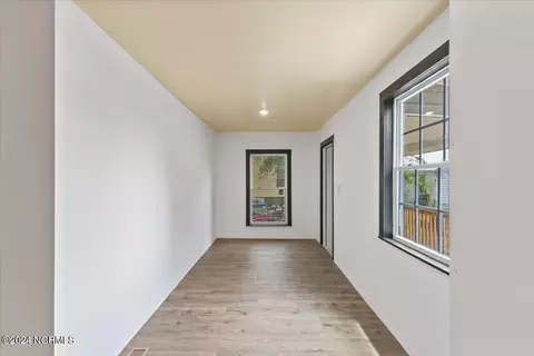 Entry Way - 215 E Peyton Ave, Kinston, NC 28501 photo 7 of 12