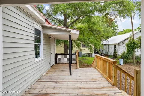 Exterior - 215 E Peyton Ave, Kinston, NC 28501 photo 14 of 20
