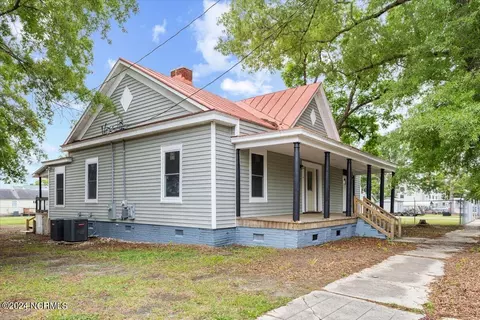 215 E Peyton Ave, Kinston, NC 28501
