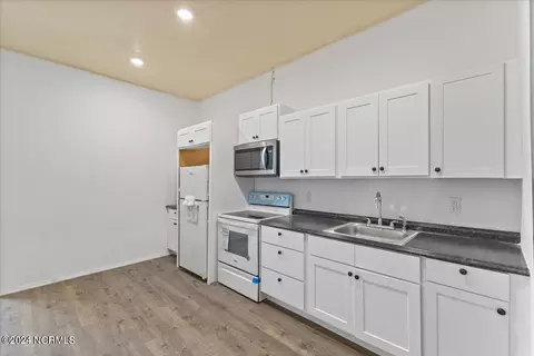 Kitchen - 215 E Peyton Ave, Kinston, NC 28501 photo 1 of 2