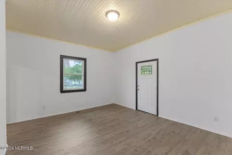 Living - 215 E Peyton Ave, Kinston, NC 28501 photo 3 of 4