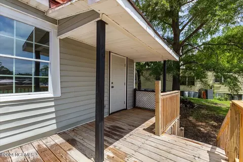 Exterior - 215 E Peyton Ave, Kinston, NC 28501 photo 17 of 20