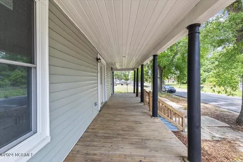 Exterior - 215 E Peyton Ave, Kinston, NC 28501 photo 4 of 20