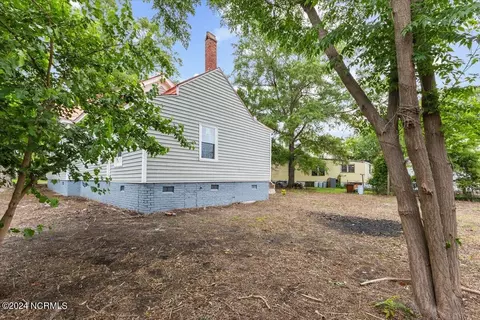 Exterior - 215 E Peyton Ave, Kinston, NC 28501 photo 8 of 20