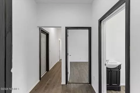 Entry Way - 215 E Peyton Ave, Kinston, NC 28501 photo 10 of 12