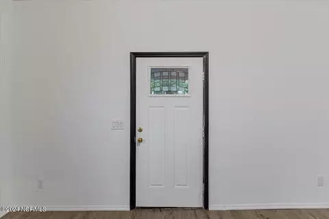 Entry Way - 215 E Peyton Ave, Kinston, NC 28501 photo 9 of 12