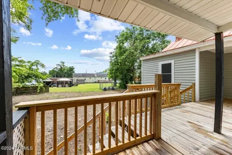 Exterior - 215 E Peyton Ave, Kinston, NC 28501 photo 16 of 20