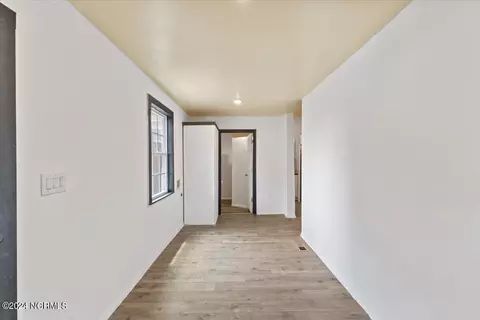 Entry Way - 215 E Peyton Ave, Kinston, NC 28501 photo 8 of 12
