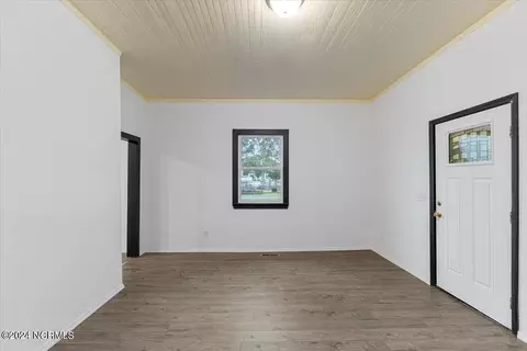 Living - 215 E Peyton Ave, Kinston, NC 28501 photo 2 of 4