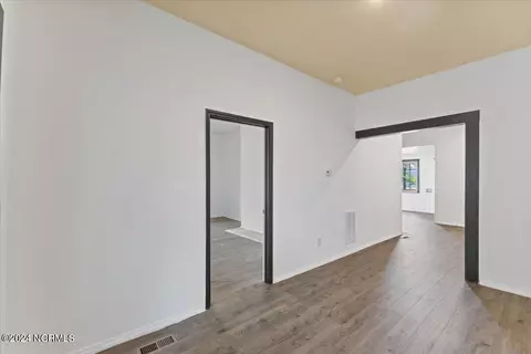 Entry Way - 215 E Peyton Ave, Kinston, NC 28501 photo 2 of 12