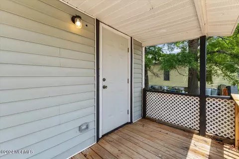 Exterior - 215 E Peyton Ave, Kinston, NC 28501 photo 18 of 20