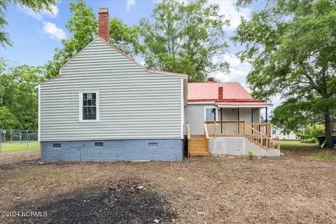 Exterior - 215 E Peyton Ave, Kinston, NC 28501 photo 9 of 20