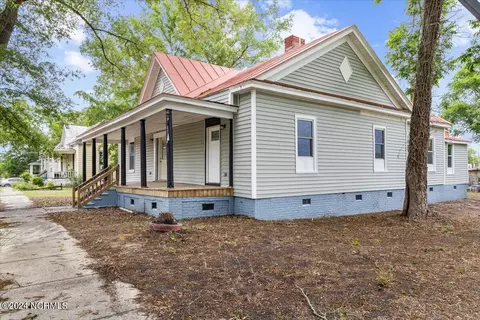 Exterior - 215 E Peyton Ave, Kinston, NC 28501 photo 3 of 20