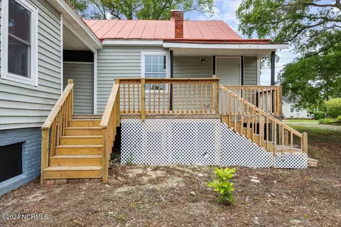 Exterior - 215 E Peyton Ave, Kinston, NC 28501 photo 11 of 20