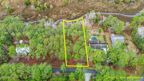 6015 Falcon Dr, Oriental, NC 28571