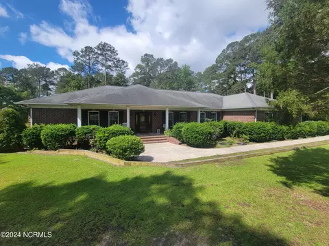226 Country Club Rd, Salemburg, NC 28385