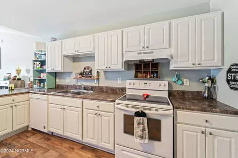 Kitchen - 210 Faison Ln, Hubert, NC 28539 photo 4 of 4