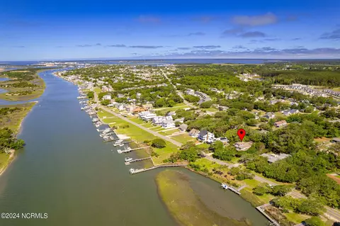 1913 Front St, Beaufort, NC 28516