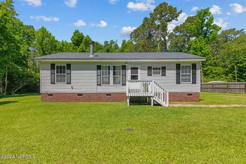 125 Moss Ln, Swansboro, NC 28584