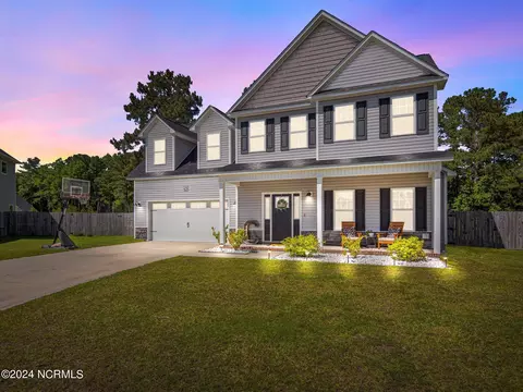 609 Coral Reef Ct, Sneads Ferry, NC 28460
