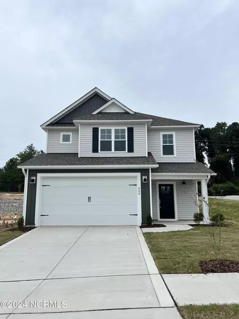 500 Burgundy Dr, Southern Pines, NC 28387