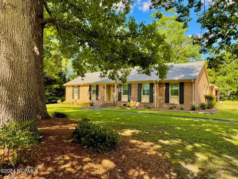 2007 Hardee Rd, Kinston, NC 28504