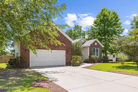 401 Richmond Dr, Jacksonville, NC 28540