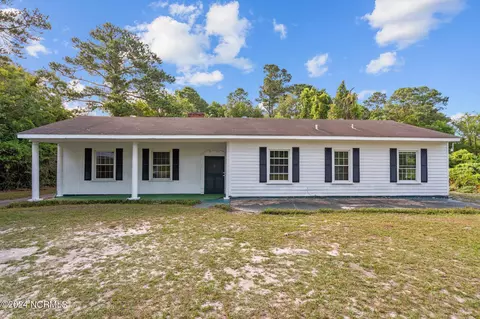 109 Silver Lake Rd, Wilmington, NC 28412