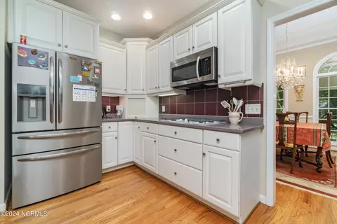 Kitchen - 101 Waters Edge Dr, Chocowinity, NC 27817 photo 4 of 5