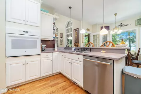 Kitchen - 101 Waters Edge Dr, Chocowinity, NC 27817 photo 5 of 5