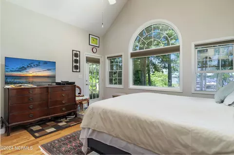 Bedroom - 101 Waters Edge Dr, Chocowinity, NC 27817 photo 2 of 4
