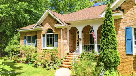 Exterior - 101 Waters Edge Dr, Chocowinity, NC 27817 photo 7 of 18