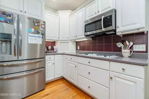 Kitchen - 101 Waters Edge Dr, Chocowinity, NC 27817 photo 3 of 5