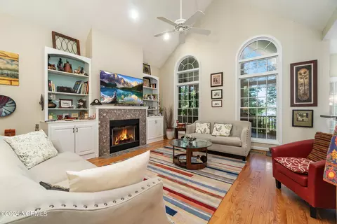 Living - 101 Waters Edge Dr, Chocowinity, NC 27817 photo 1 of 2