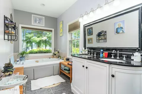 Bath - 101 Waters Edge Dr, Chocowinity, NC 27817 photo 2 of 2