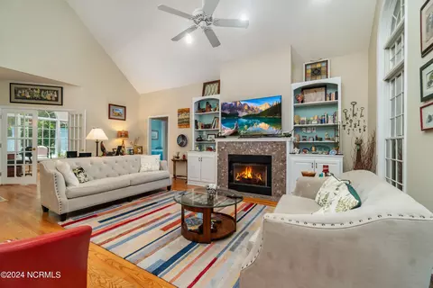 Living - 101 Waters Edge Dr, Chocowinity, NC 27817 photo 2 of 2