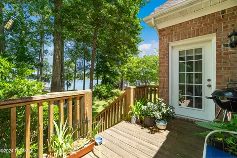Exterior - 101 Waters Edge Dr, Chocowinity, NC 27817 photo 4 of 18