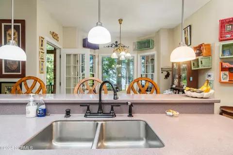 Kitchen - 101 Waters Edge Dr, Chocowinity, NC 27817 photo 2 of 5