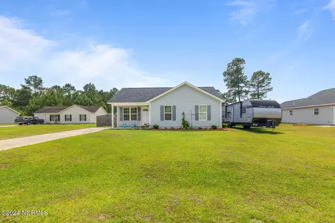 172 Ashbury Park Ln, Richlands, NC 28574