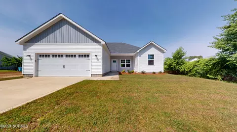 302 Starky Dr, Richlands, NC 28574