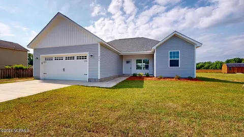 246 Deer Haven Dr, Richlands, NC 28574