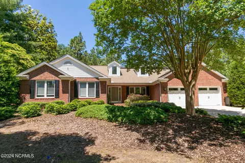 3 Revere Ct, Pinehurst, NC 28374