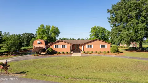 209 Bizzell St, Newton Grove, NC 28366