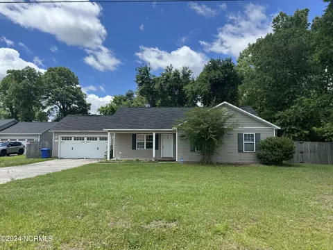 100 Eagle Ridge Dr, Beulaville, NC 28518