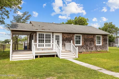 807 N 20th St, Morehead City, NC 28557