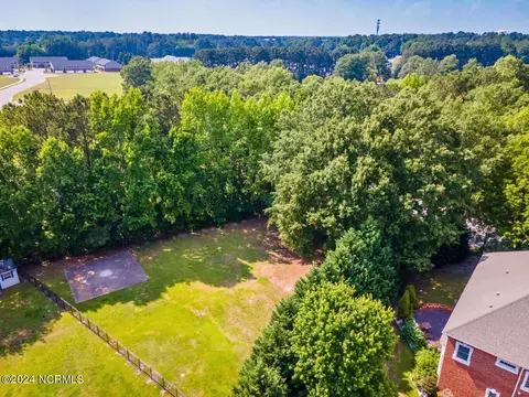 100 Caversham Rd, Greenville, NC 27858