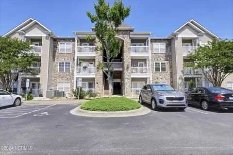 645 Condo Club Dr # 304, Wilmington, NC 28412