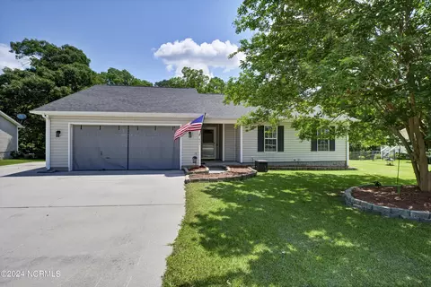 421 Boysenberry Ln, Hubert, NC 28539
